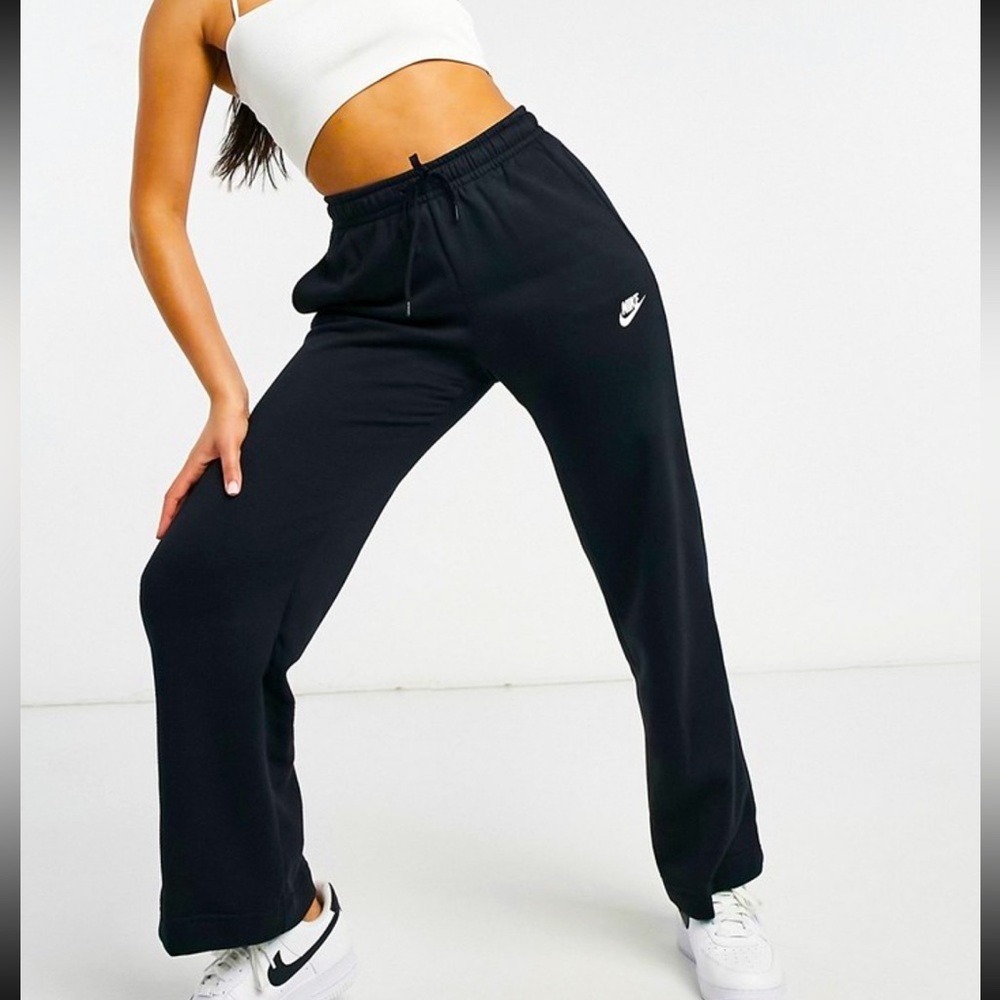 Nike Womens hem sweatpants (Color: Black)